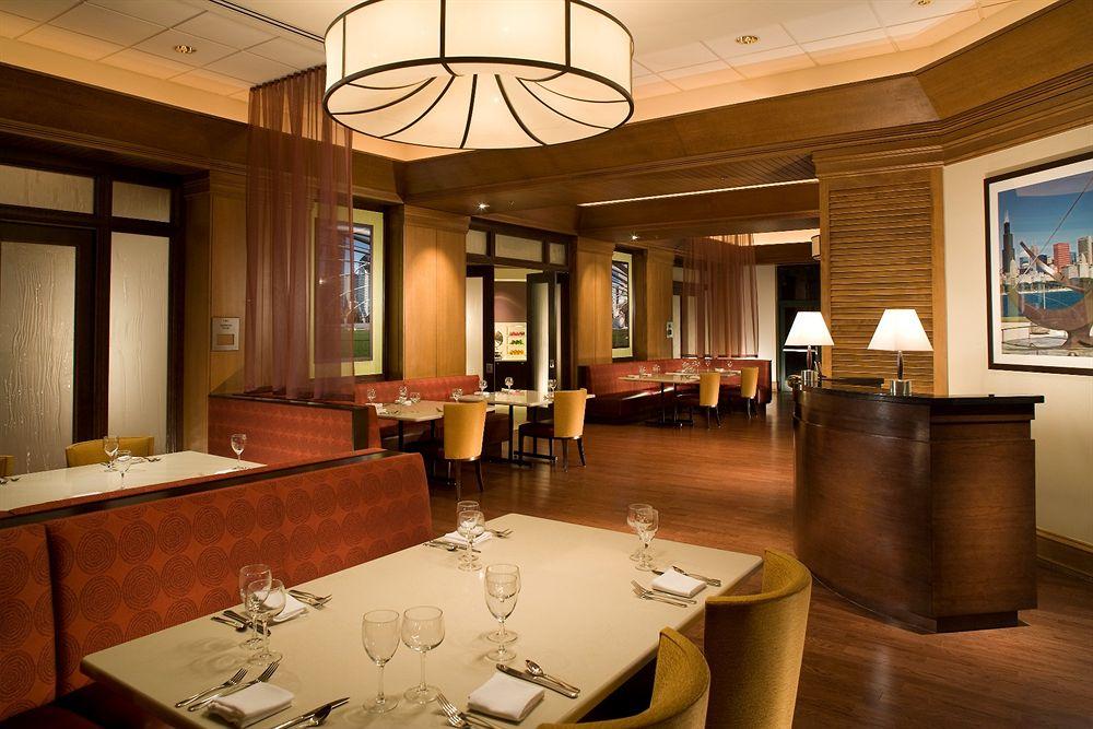 Отель Courtyard By Marriott Chicago At Medical District-Uic Экстерьер фото