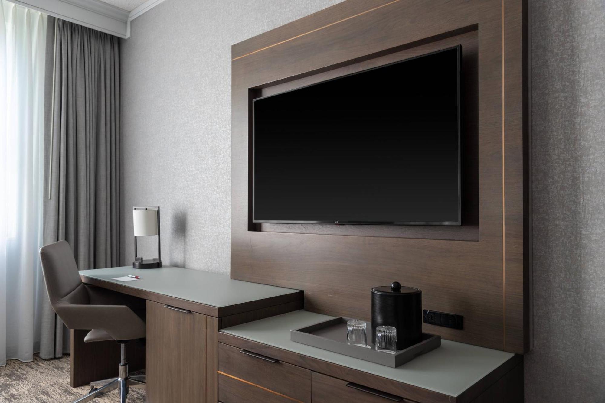 Отель Courtyard By Marriott Chicago At Medical District-Uic Экстерьер фото