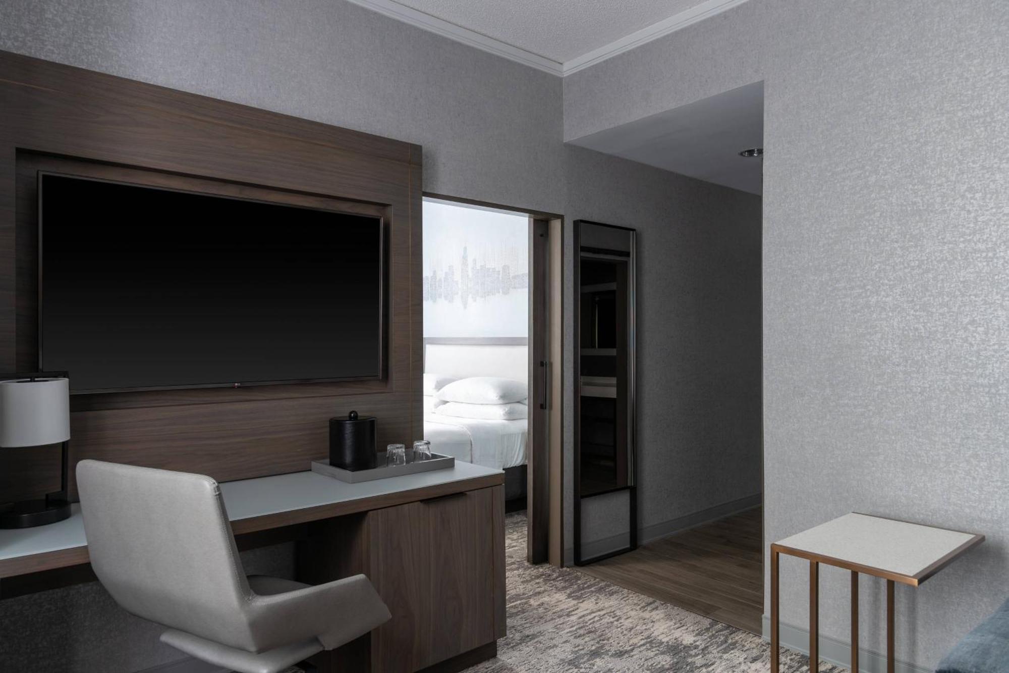Отель Courtyard By Marriott Chicago At Medical District-Uic Экстерьер фото