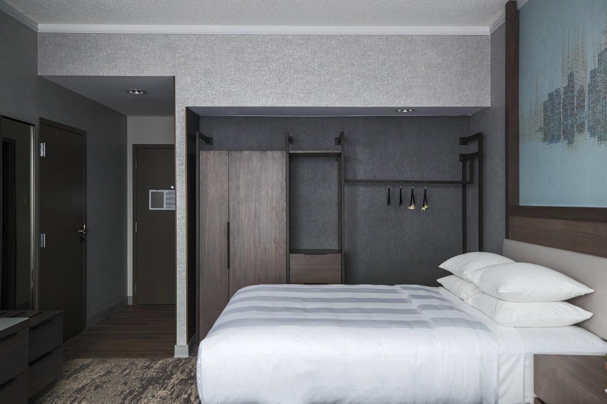 Отель Courtyard By Marriott Chicago At Medical District-Uic Экстерьер фото