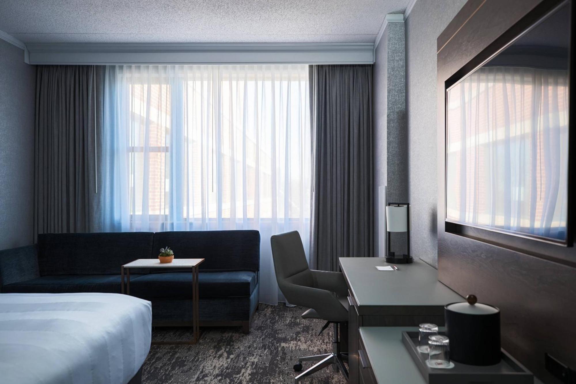 Отель Courtyard By Marriott Chicago At Medical District-Uic Экстерьер фото
