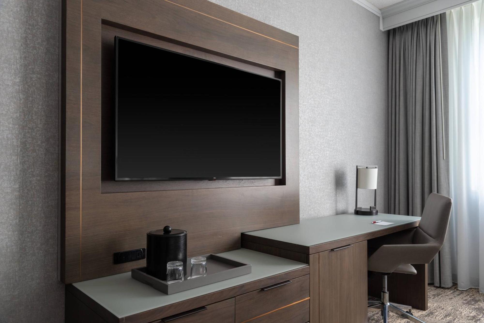 Отель Courtyard By Marriott Chicago At Medical District-Uic Экстерьер фото