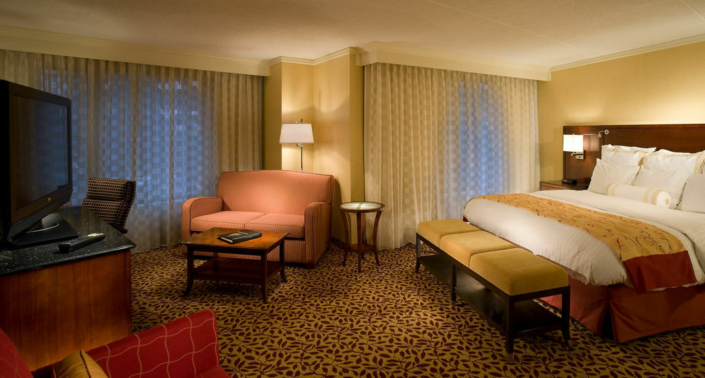Отель Courtyard By Marriott Chicago At Medical District-Uic Экстерьер фото